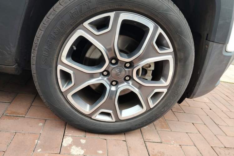Used Jeep Renegade 2016 1.4T Automatic Smart Edition Right Front Wheel Hub