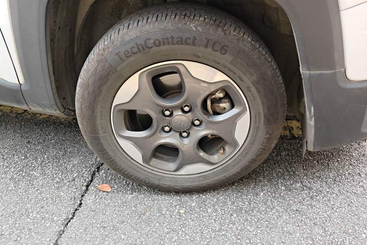 Used Jeep Renegade 2016 1.4T Manual Kinetic Edition Right Front Wheel Hub