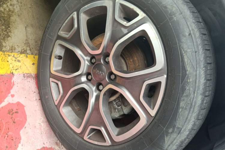 Used Jeep Renegade 2016 1.4T Automatic Smart Edition Right Front Wheel Hub