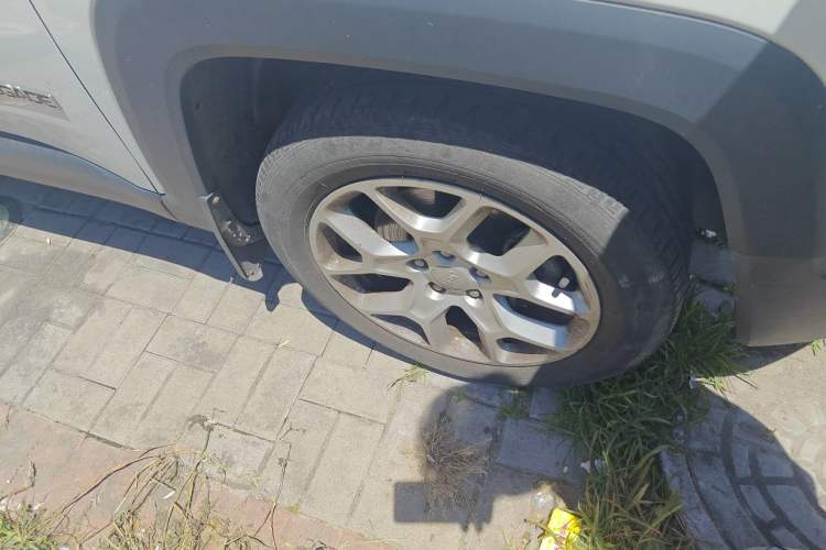 Used Jeep Renegade 2016 1.4T Automatic Jingneng Version+ Right Front Wheel Hub