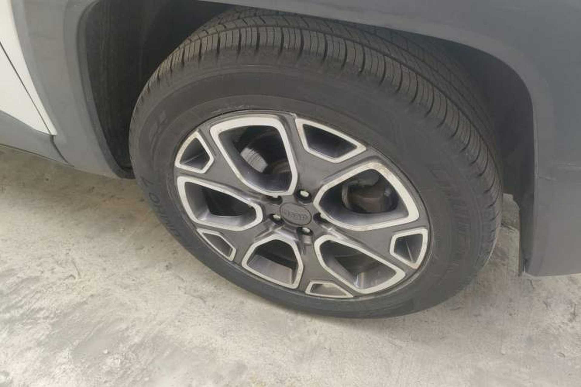 Used Jeep Renegade 2016 1.4T Automatic Smart Edition Right Front Wheel Hub
