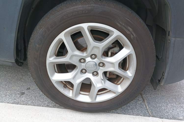 Used Jeep Renegade 2016 1.4T Automatic Jingneng Version+ Right Front Wheel Hub