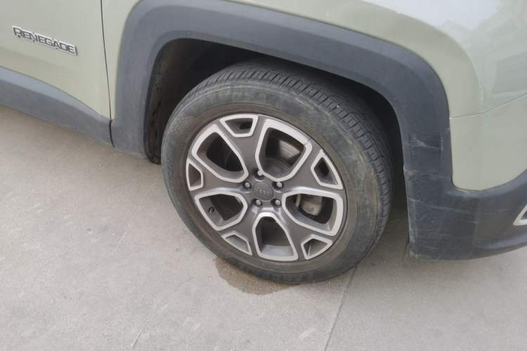 Used Jeep Renegade 2016 1.4T Automatic Smart Edition Right Front Wheel Hub