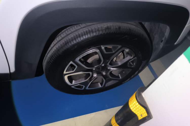 Used Jeep Renegade 2016 1.4T Automatic Smart Edition Right Front Wheel Hub