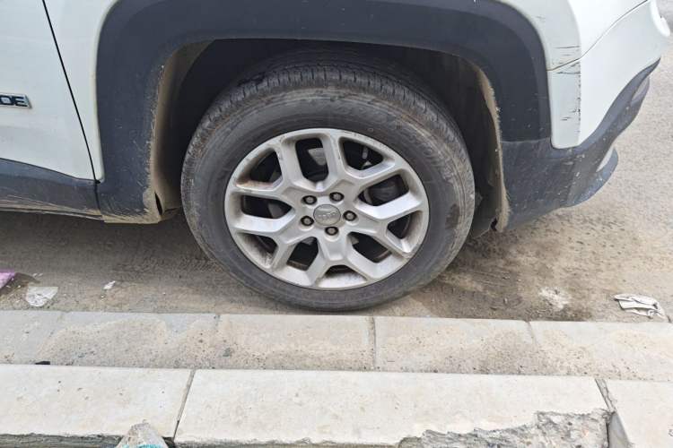 Used Jeep Renegade 2016 1.4T Automatic Jingneng Version+ Right Front Wheel Hub