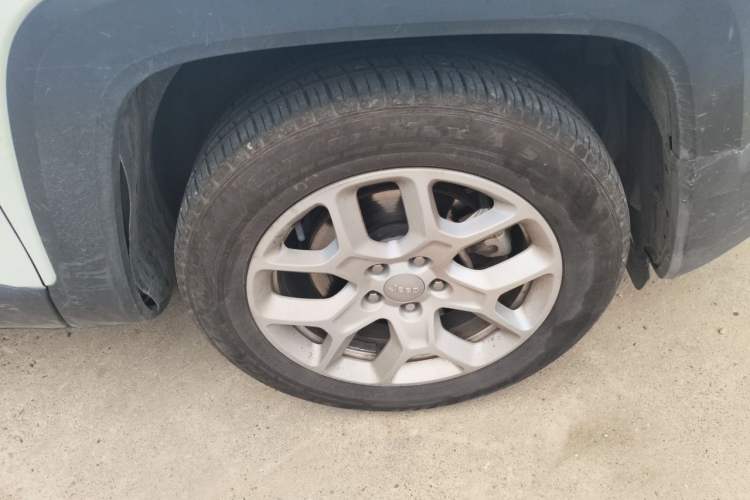 Used Jeep Renegade 2016 1.4T Automatic Jingneng Version+ Right Front Wheel Hub