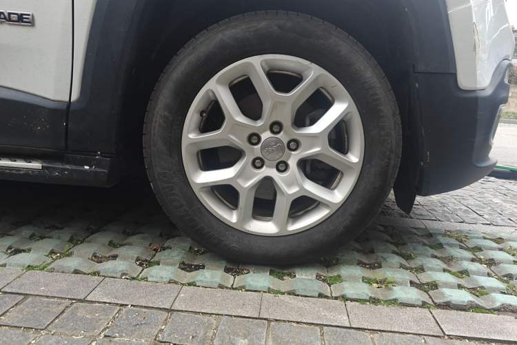 Used Jeep Renegade 2016 1.4T Automatic Jingneng Version+ Right Front Wheel Hub