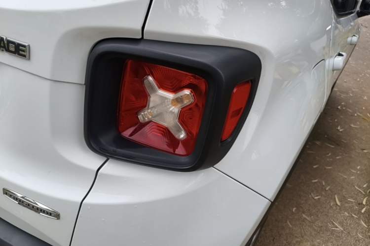 Used Jeep Renegade 2016 1.4T Automatic Kinetic Edition Right Rear Taillight