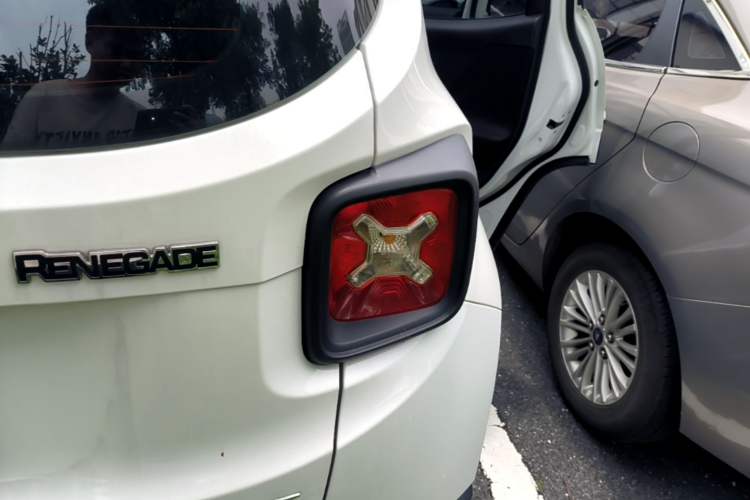 Used Jeep Renegade 2016 1.4T Automatic Kinetic Edition Right Rear Taillight