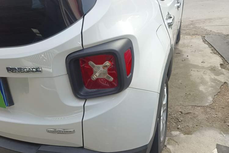 Used Jeep Renegade 2016 1.4T Automatic Jingneng Edition Right Rear Taillight