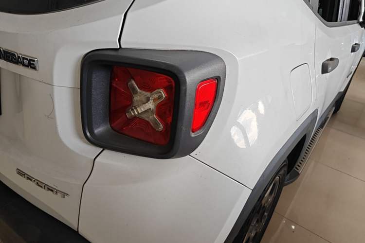 Used Jeep Renegade 2016 1.4T Automatic Kinetic Edition Right Rear Taillight