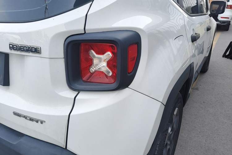 Used Jeep Renegade 2016 1.4T Automatic Kinetic Edition Right Rear Taillight
