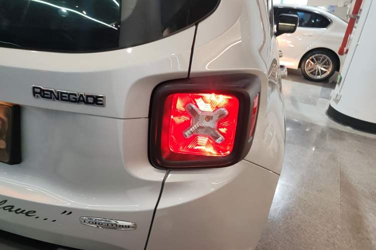 Used Jeep Renegade 2016 1.4T Automatic Jingneng Edition Right Rear Taillight
