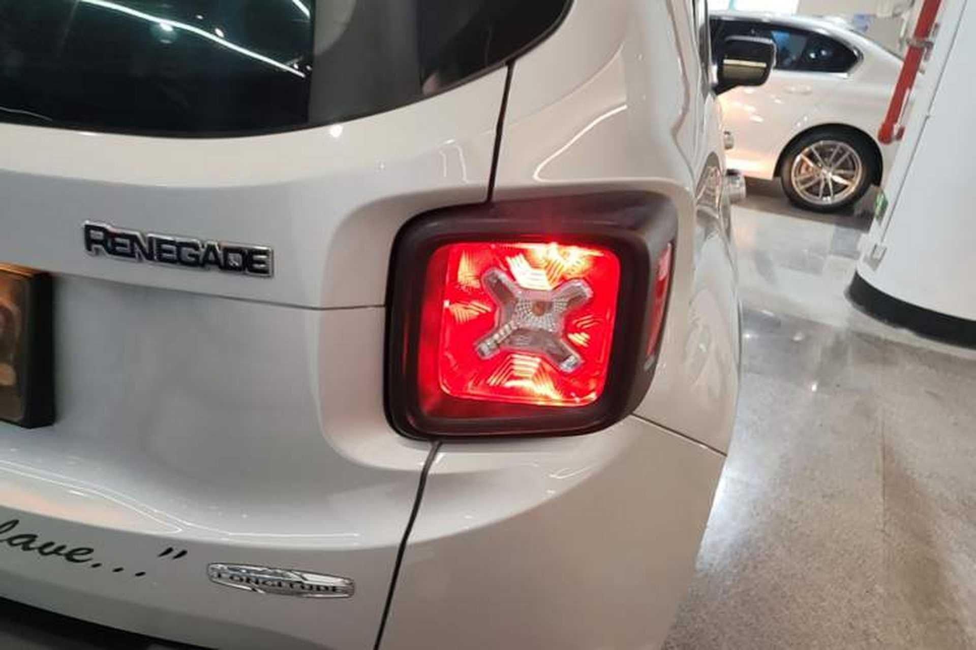 Used Jeep Renegade 2016 1.4T Automatic Jingneng Edition Right Rear Taillight
