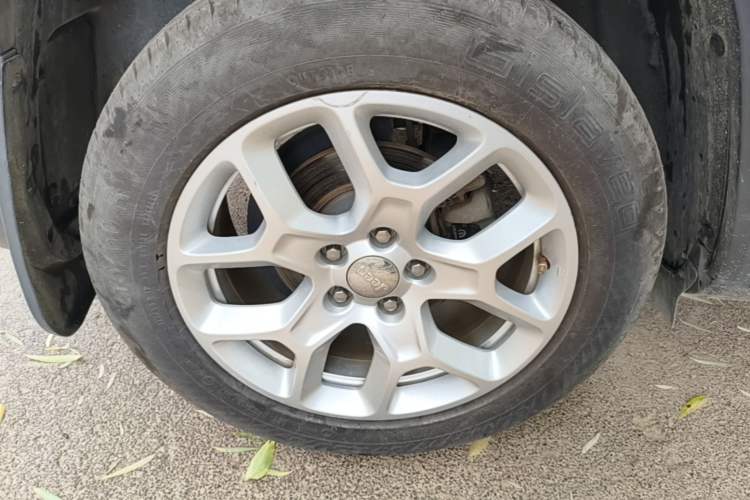Used Jeep Renegade 2016 1.4T Automatic Kinetic Edition Right Rear Wheel Hub