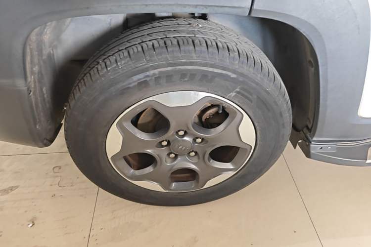 Used Jeep Renegade 2016 1.4T Automatic Kinetic Edition Right Rear Wheel Hub
