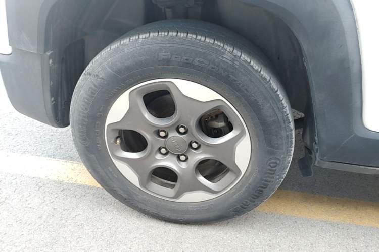 Used Jeep Renegade 2016 1.4T Automatic Kinetic Edition Right Rear Wheel Hub