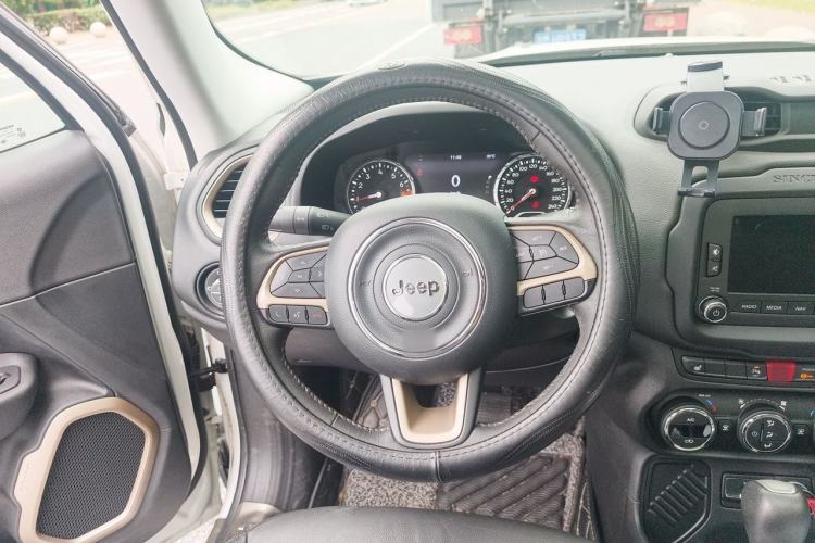 Used Jeep Renegade 2016 1.4T Automatic Smart Edition Steering Wheel