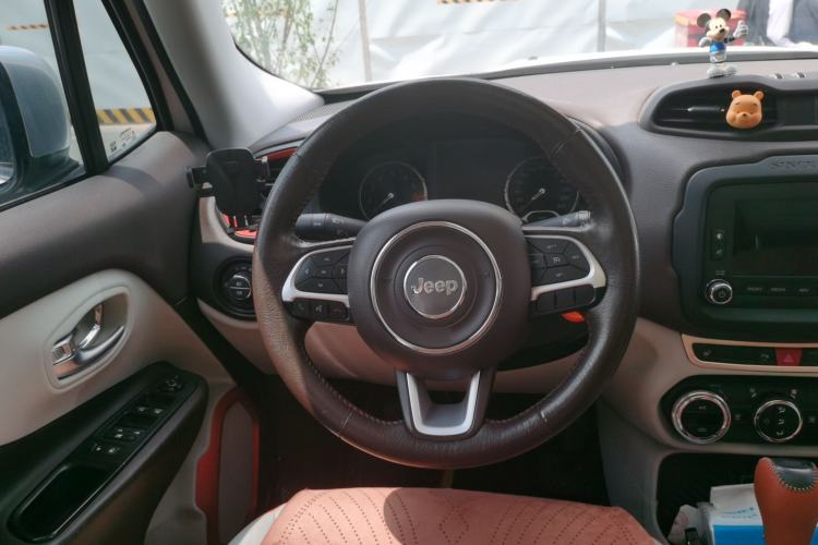 Used Jeep Renegade 2016 1.4T Automatic Smart Edition Steering Wheel