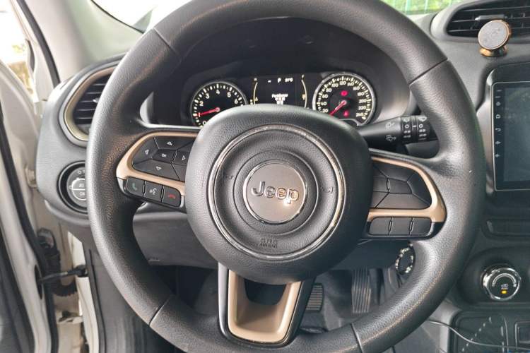 Used Jeep Renegade 2016 1.4T Automatic High-Energy Version Steering Wheel