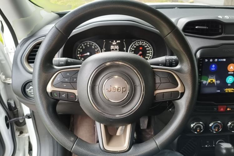 Used Jeep Renegade 2016 1.4T Automatic Kinetic Edition Steering Wheel