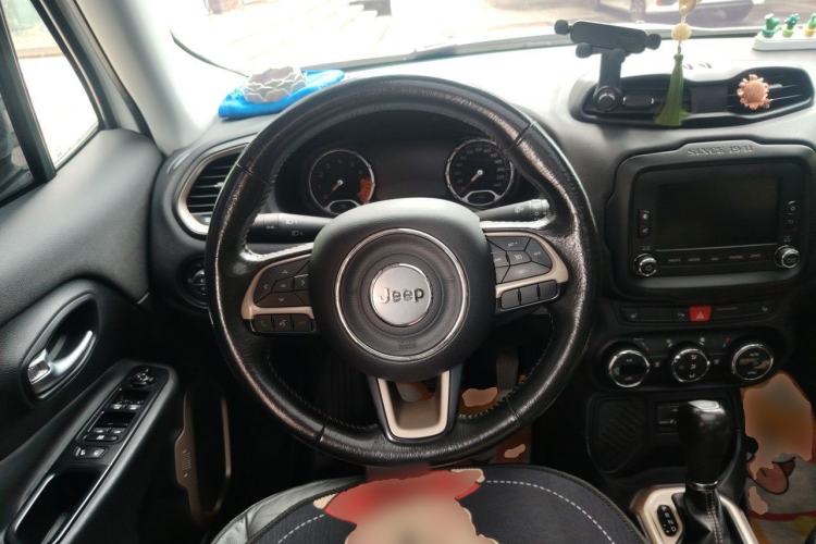 Used Jeep Renegade 2016 1.4T Automatic Smart Edition Steering Wheel