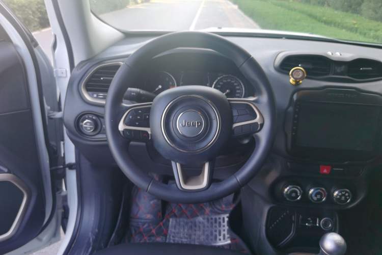 Used Jeep Renegade 2016 1.4T Manual Kinetic Edition Steering Wheel