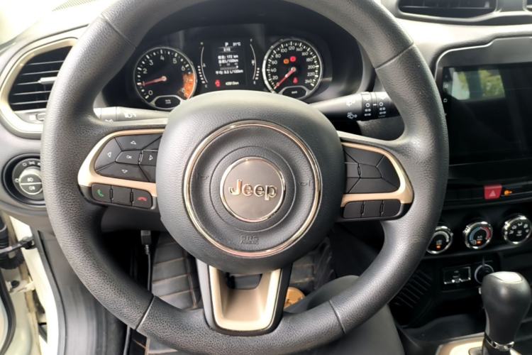 Used Jeep Renegade 2016 1.4T Automatic Kinetic Edition Steering Wheel