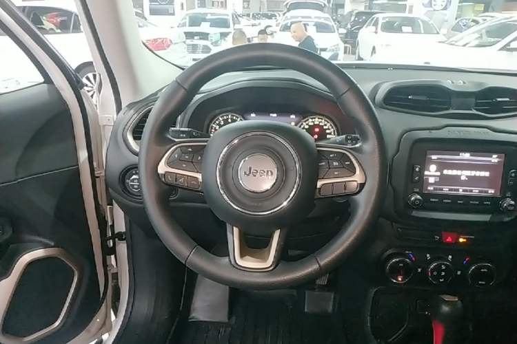 Used Jeep Renegade 2016 1.4T Automatic Jingneng Version+ Steering Wheel