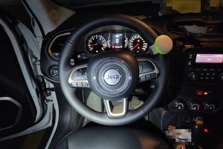 Used Jeep Renegade 2016 1.4T Automatic Kinetic Edition Steering Wheel