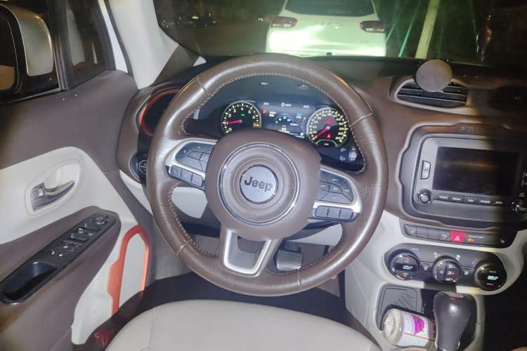 Used Jeep Renegade 2016 1.4T Automatic Smart Edition Steering Wheel