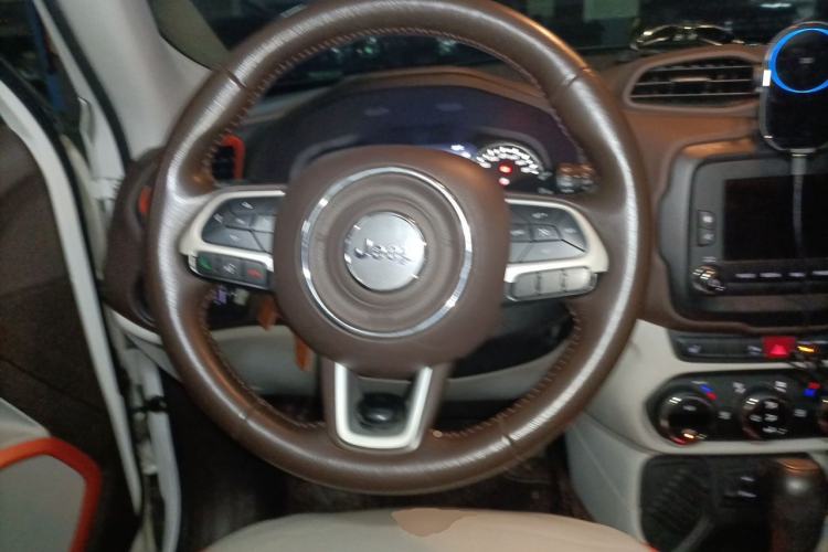 Used Jeep Renegade 2016 1.4T Automatic Smart Edition Steering Wheel