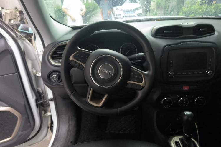 Used Jeep Renegade 2016 1.4T Automatic Jingneng Version+ Steering Wheel