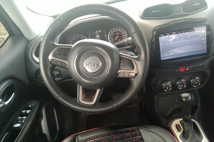 Used Jeep Renegade 2016 1.4T Automatic High-Energy Version Steering Wheel