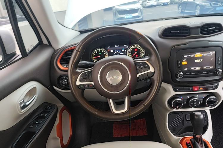 Used Jeep Renegade 2016 1.4T Automatic Smart Edition Steering Wheel