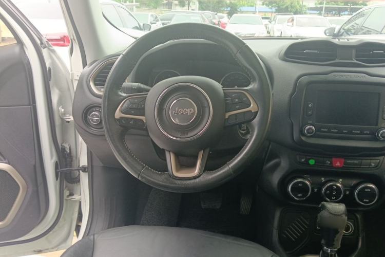 Used Jeep Renegade 2016 1.4T Automatic Smart Edition Steering Wheel