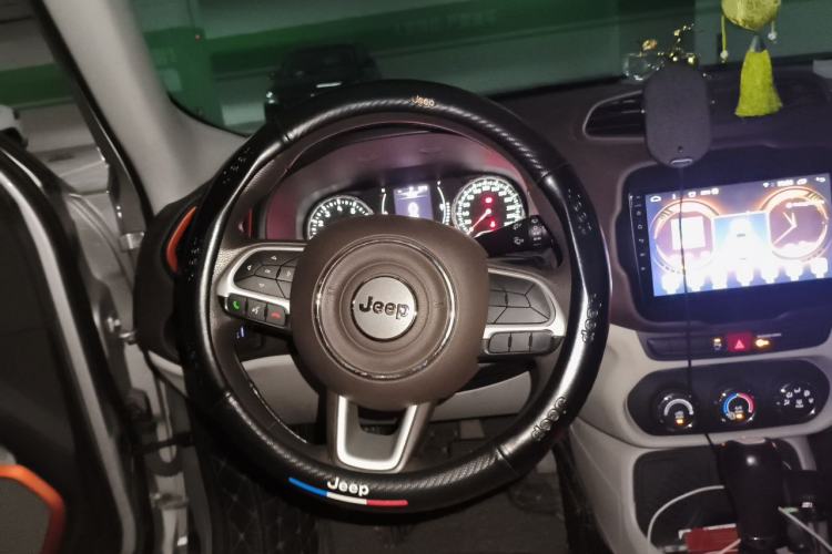 Used Jeep Renegade 2016 1.4T Automatic High-Energy Version Steering Wheel