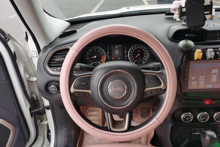 Used Jeep Renegade 2016 1.4T Automatic Kinetic Edition Steering Wheel