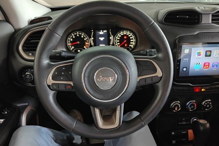 Used Jeep Renegade 2016 1.4T Automatic Kinetic Edition Steering Wheel