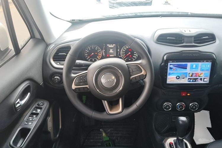 Used Jeep Renegade 2016 1.4T Automatic Kinetic Edition Steering Wheel