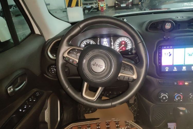 Used Jeep Renegade 2016 1.4T Automatic High-Energy Version Steering Wheel