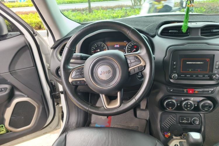 Used Jeep Renegade 2016 1.4T Automatic Smart Edition Steering Wheel