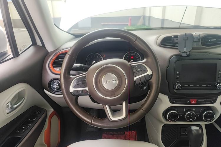 Used Jeep Renegade 2016 1.4T Automatic Smart Edition Steering Wheel