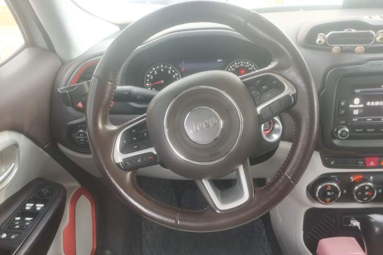 Used Jeep Renegade 2016 1.4T Automatic Smart Edition Steering Wheel