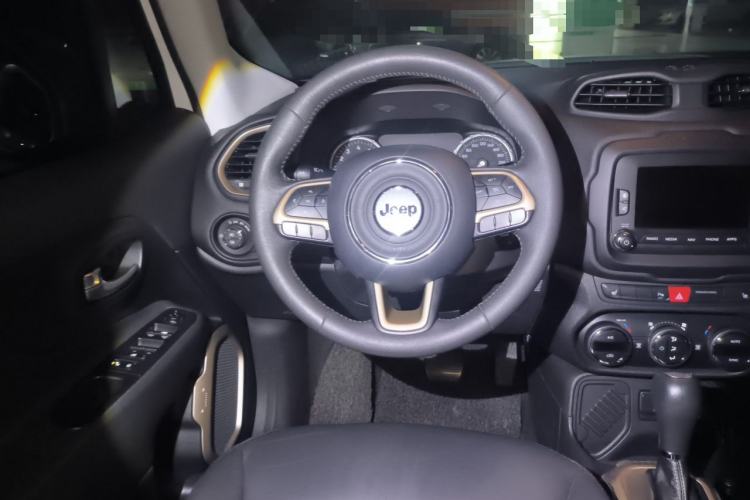 Used Jeep Renegade 2016 1.4T Automatic Smart Edition Steering Wheel