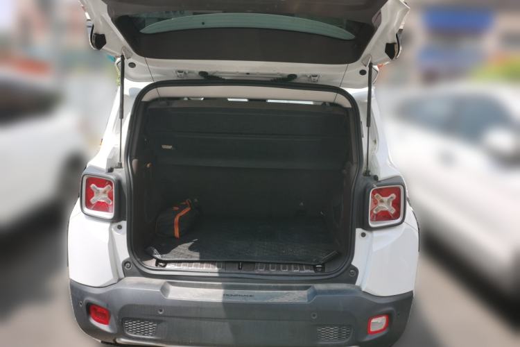 Used Jeep Renegade 2016 1.4T Automatic Smart Edition Trunk