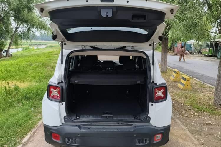 Used Jeep Renegade 2016 1.4T Automatic Kinetic Edition Trunk