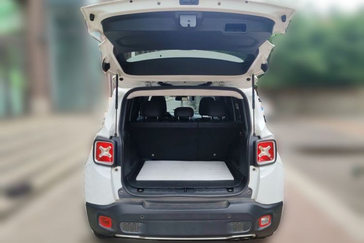 Used Jeep Renegade 2016 1.4T Automatic Smart Edition Trunk