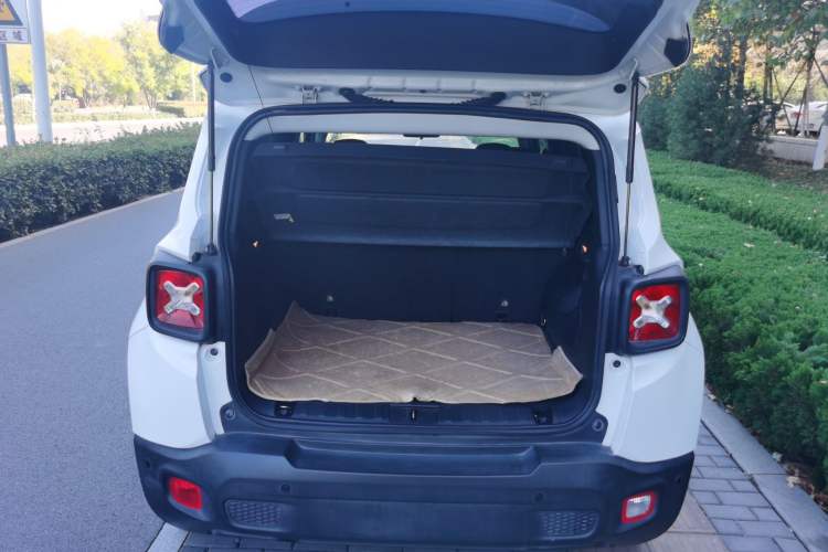 Used Jeep Renegade 2016 1.4T Manual Kinetic Edition Trunk
