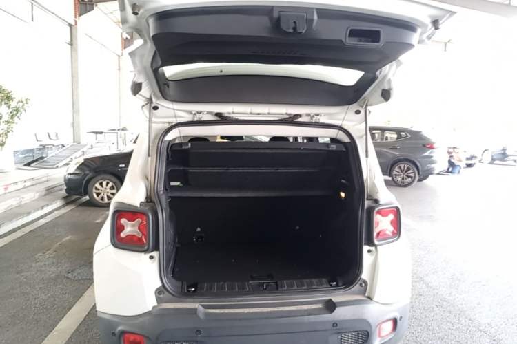 Used Jeep Renegade 2016 1.4T Manual Kinetic Edition Trunk